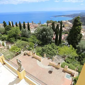 casa-cuseni-maison-de-charme.taorminaitalyhotels.com/